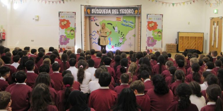 Picture of Lucy in the Spanish Theatre In Education Workshop Búsqueda Del Tesoro